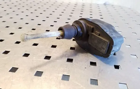 Headlight level adjustment motor