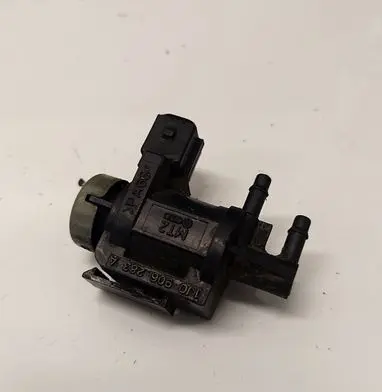 Volkswagen Golf IV Turbo solenoid valve 1J0906283A
