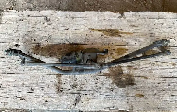 Volkswagen Multivan T4 Front wiper linkage and motor 701955325