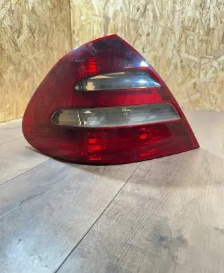 Mercedes-Benz E W211 Rear/tail lights a2118200364 400788 92V66913