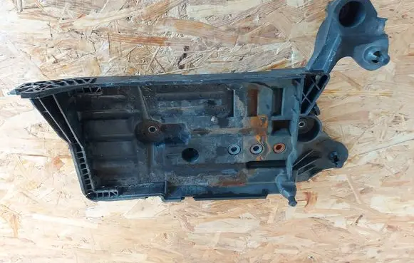 Volkswagen Golf VII Battery tray 5Q0915331K