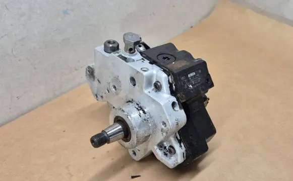 Audi A6 S6 C6 4F Fuel injection high pressure pump 0445010090 059130755E 0401563