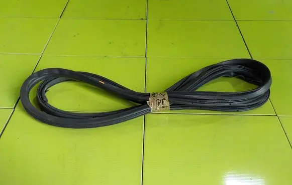 Mitsubishi Lancer VIII Front door rubber seal 