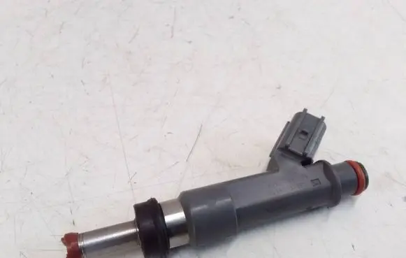 Toyota Prius (XW50) Fuel injector 2325037080 250183226