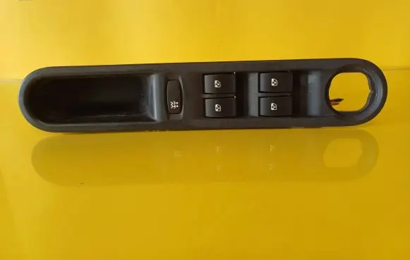Renault Espace IV Electric window control switch 8200328425