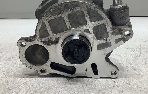 Audi A4 S4 B8 8K Vacuum pump 03L145100F 280711C13