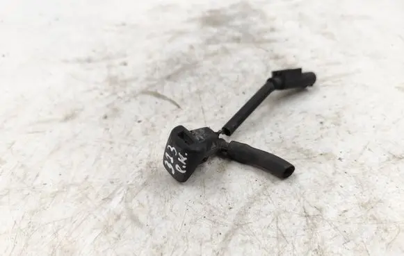 BMW 5 E60 E61 Windshield washer spray nozzle 7137969