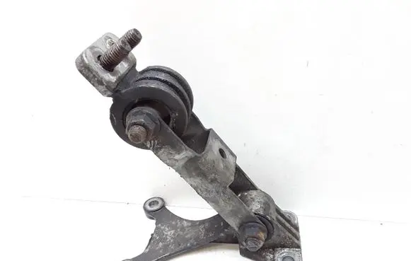 Volvo XC90 Engine mount bracket 9179014