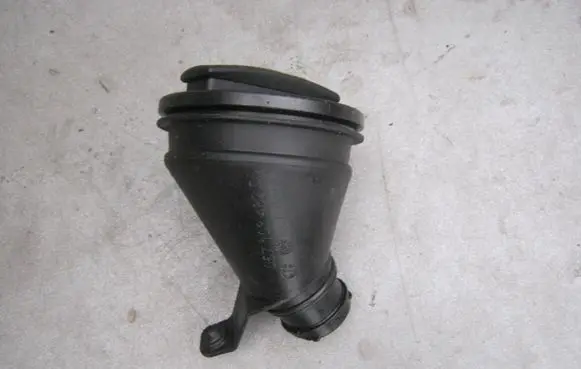 Audi A8 S8 D4 4H Oil filler cap 057103482D