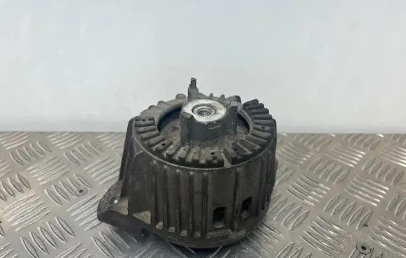 Mercedes-Benz E W212 Engine mount bracket A2122406417