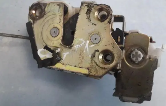 Mitsubishi Colt Front door lock