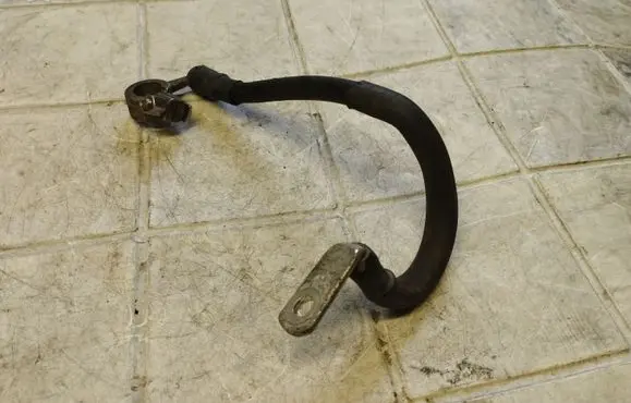 Volkswagen Touran I Negative earth cable (battery)
