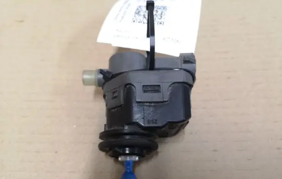Headlight level adjustment motor