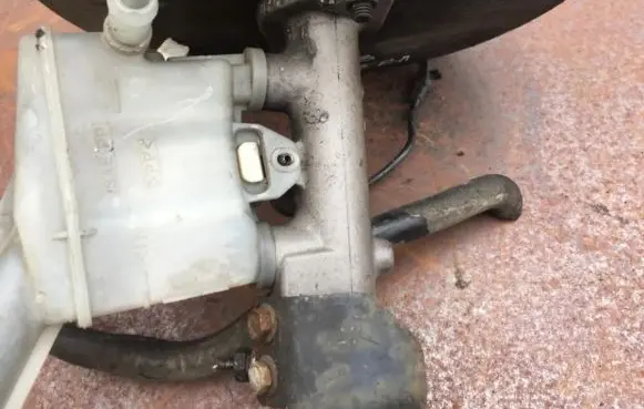 Nissan Primera Master brake cylinder