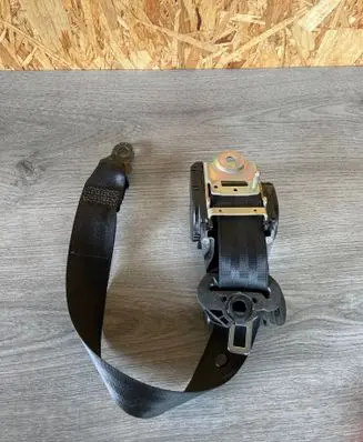 Volkswagen Golf III Front seatbelt 1H5857805 124102