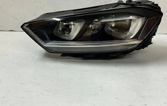 Volkswagen Golf VII Headlight/headlamp 517941751B