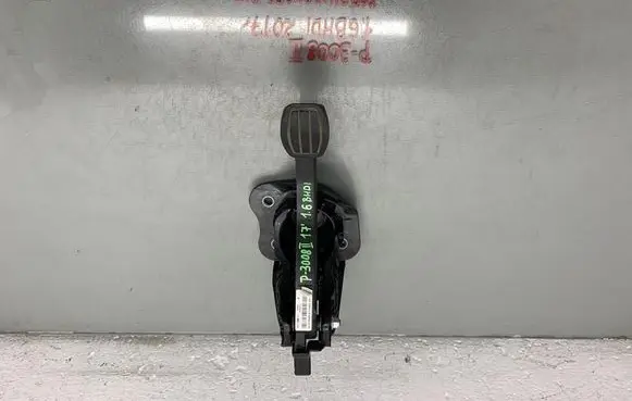 Peugeot 3008 II Clutch pedal 9676728880