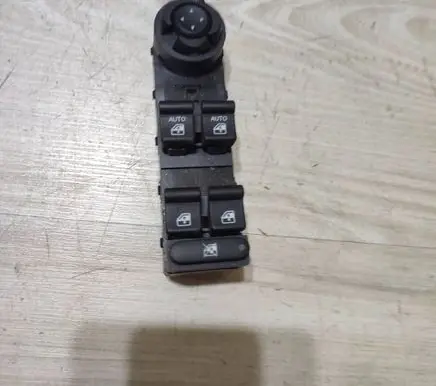 Fiat 500X Electric window control switch 