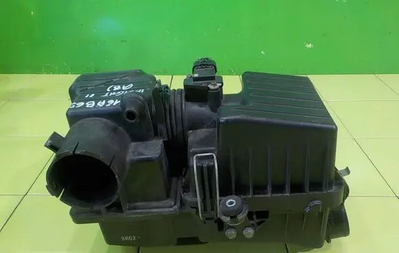 Honda Insight Air filter box 