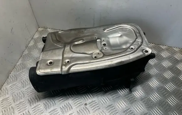 Mercedes-Benz C W204 Air filter box A6510901101