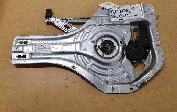 Hyundai Tucson JM Rear door window regulator with motor 834702E010