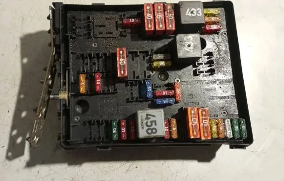 Volkswagen PASSAT B6 Fuse module 1K0937124K 014189861