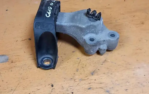Renault Clio IV Engine mount vacuum valve 112843505R
