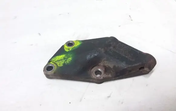 Honda Civic Engine mounting bracket