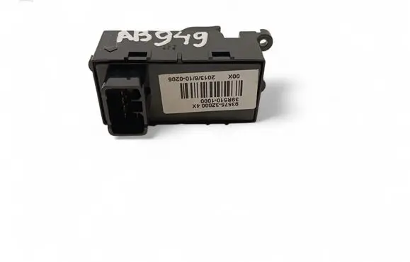 Hyundai i40 Electric window control switch 935753Z000