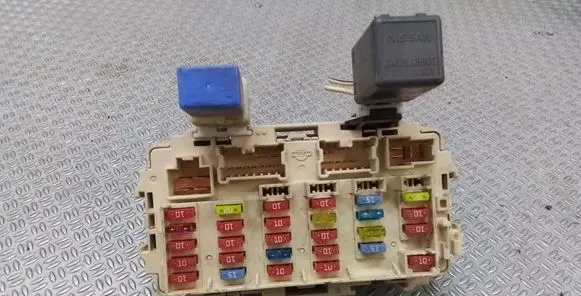 Nissan X-Trail T30 Fuse module