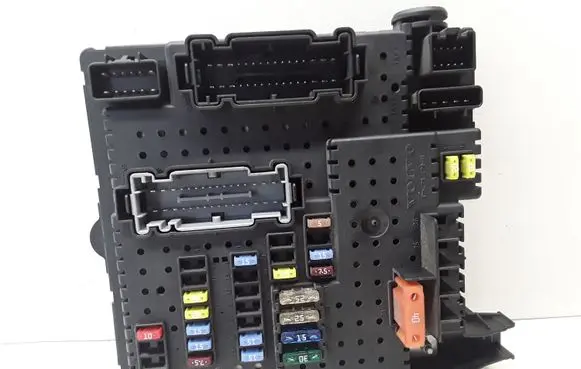 Volvo XC90 Fuse module 30728512