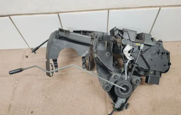 Volvo V50 Front door lock 30699793 30699110
