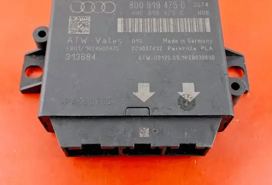 Audi Q3 F3 Parking PDC control unit/module 8U0919475D