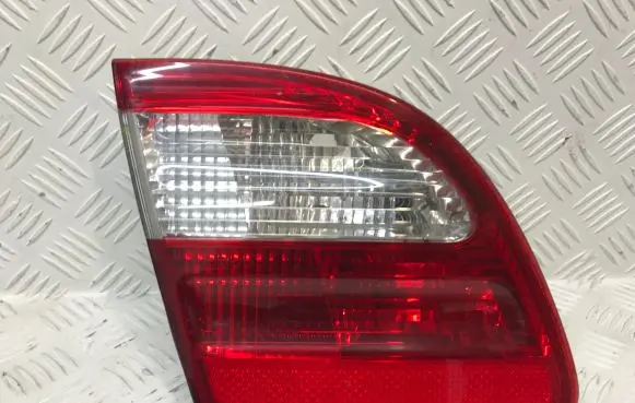 Mercedes-Benz E W211 Tailgate rear/tail lights A2118201364
