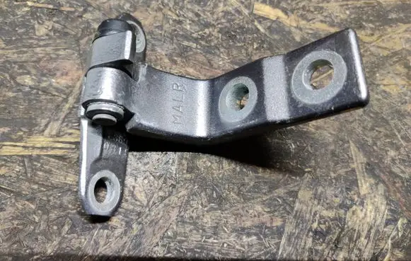 Infiniti Q50 Rear door lower hinge ES690315 A070017 MALR