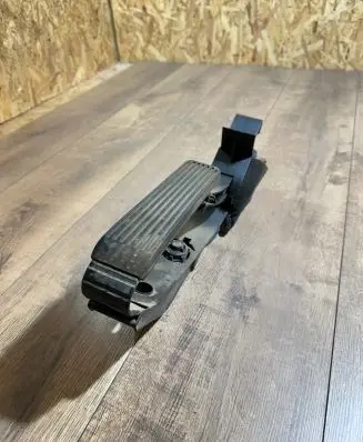 Mercedes-Benz C W203 Accelerator throttle pedal A2113000404