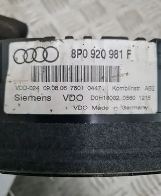 Audi A3 S3 8P Speedometer (instrument cluster) 8P0920981F
