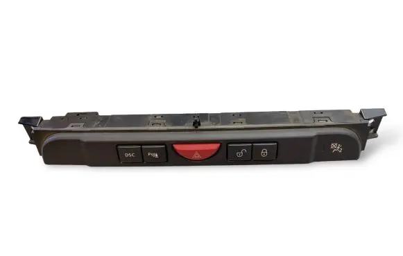 Land Rover Discovery 3 - LR3 Hazard light switch 8H2213D734BA YUL501300 080611