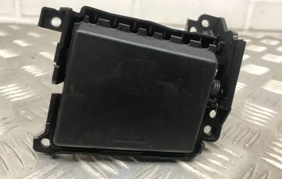 Lexus CT 200H USB socket connector 5880276020