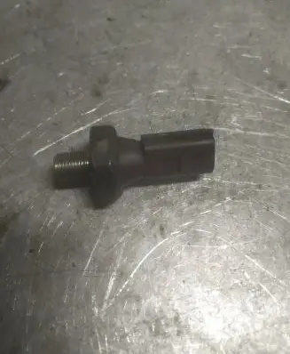 Volkswagen Golf V Oil pressure sensor 038919081