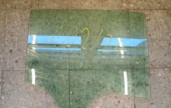 Mercedes-Benz GLC C254 Rear side window