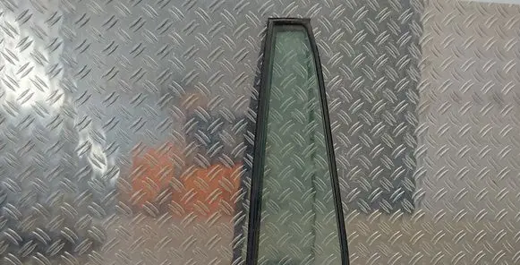 Toyota Land Cruiser (J120) Rear vent window glass 43R00122