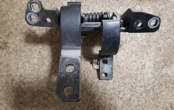 Tailgate/trunk/boot hinge