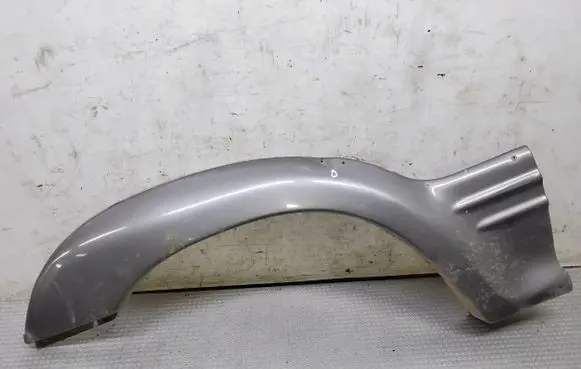 Rear fender molding trim