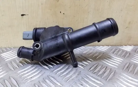 Volkswagen Tiguan Engine coolant pipe/hose 03L121132