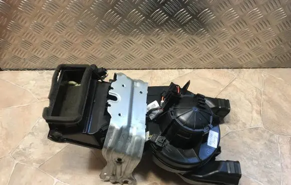 Mercedes-Benz GL X166 Heater fan/blower A1668300008