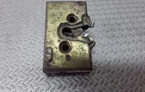 Volkswagen Golf II Front door lock 191837015