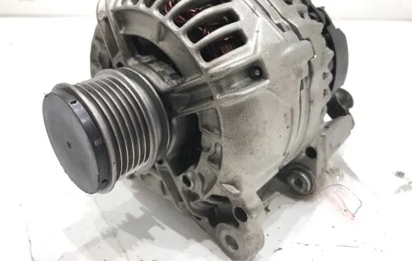 Volkswagen Golf IV Generator/alternator 03C903023A