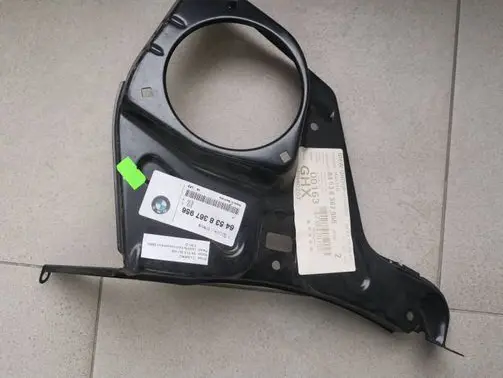 BMW 5 E39 A/C compressor mount bracket 64538367956 8367956