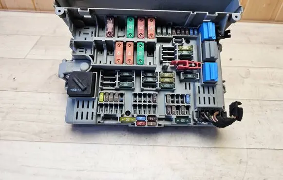 BMW 1 E81 E87 Fuse module 6906607 18844000000